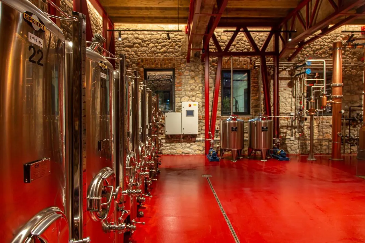 Melesin Distillery Leskovik Albánie